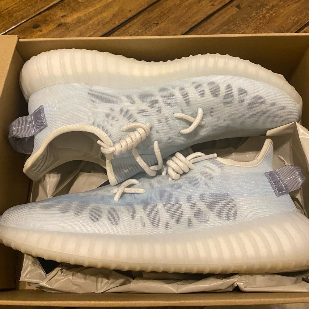 YEEZY BOOST 350 V2 - Picture 2 of 3